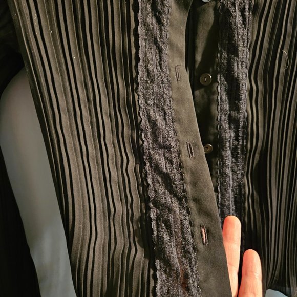 Women's Vintage Lace blouse - Picture 3 of 5